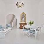 Nyaraló Alice's Noble House *